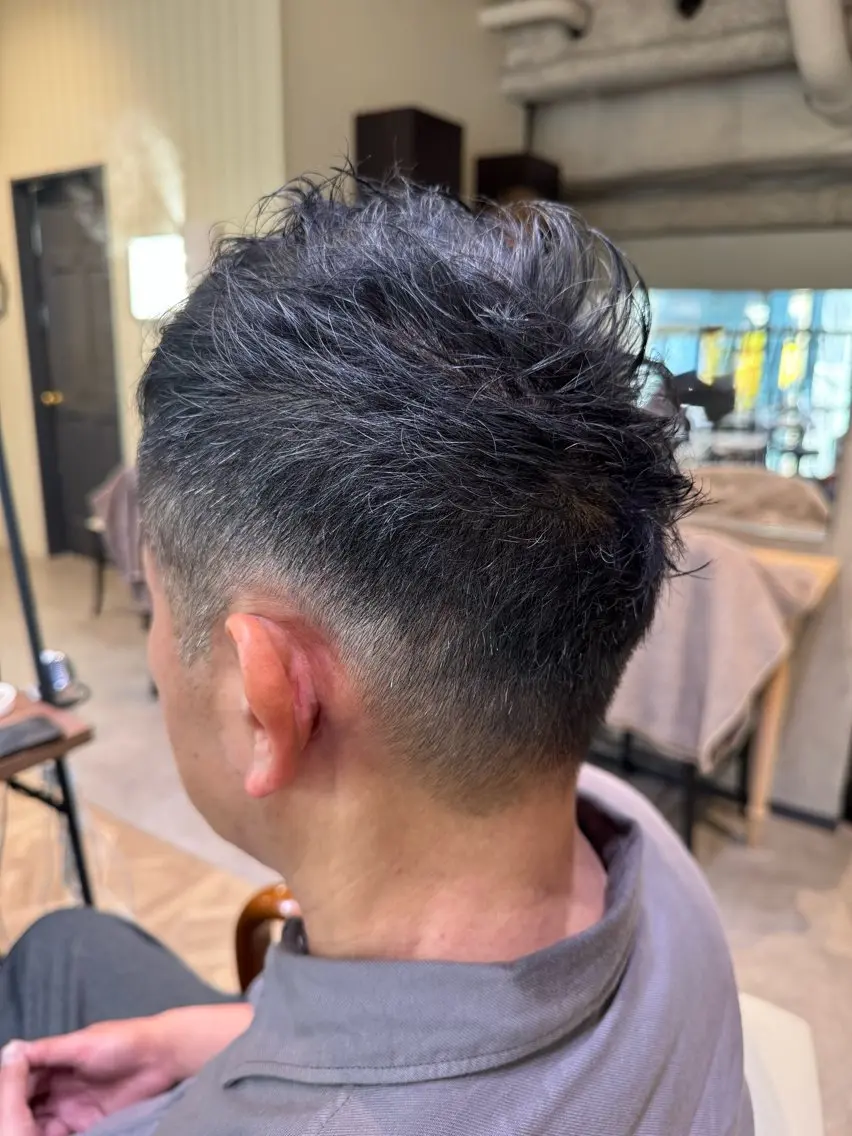 ショート メンズ カット ヘアカラー メンズパーマ／カラー 【Takashi】のヘアスタイル