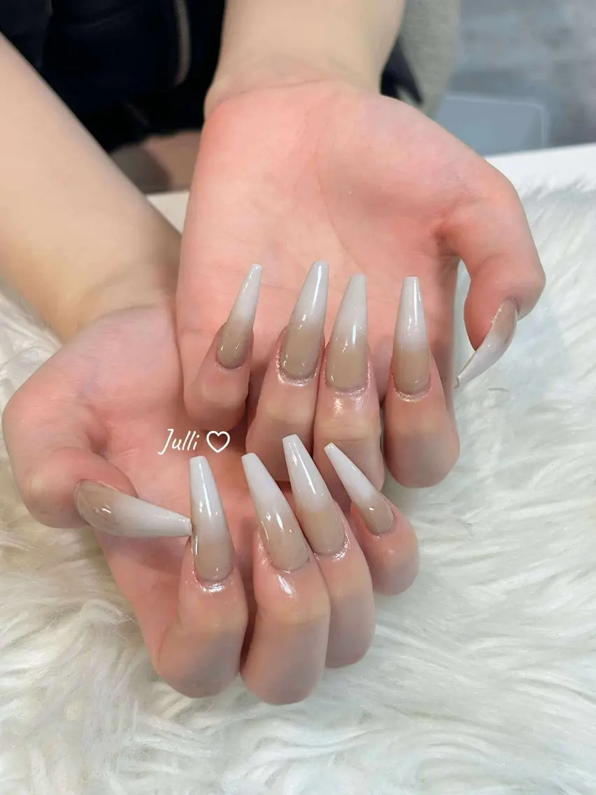 ネイル ボルドー ブラウン チークネイル ドット フットネイル Julli NailStudioのネイルデザイン