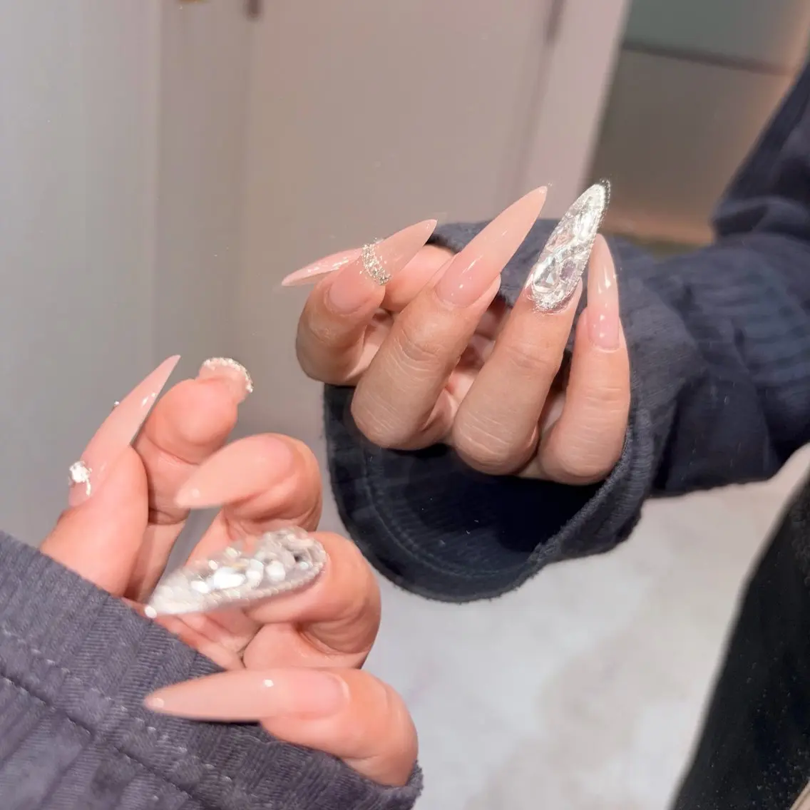 ネイル フットネイル 𝐴𝑘𝑎𝑟𝑖 🤎のネイルデザイン