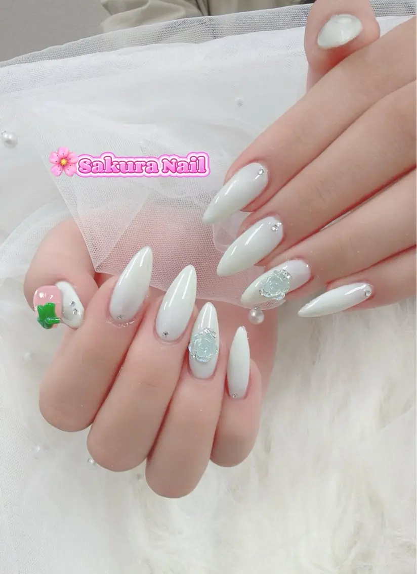 ネイル アートネイル オーロラネイル ボルドー チークネイル フレンチネイル ハンドネイル Sakura Nail Salonのネイルデザイン