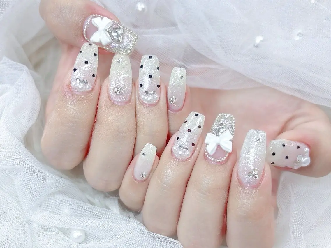ネイル 長さ出し ジェルネイル キラキラネイル ラメ(グリッター) ニュアンスネイル Chouette Nailのネイルデザイン