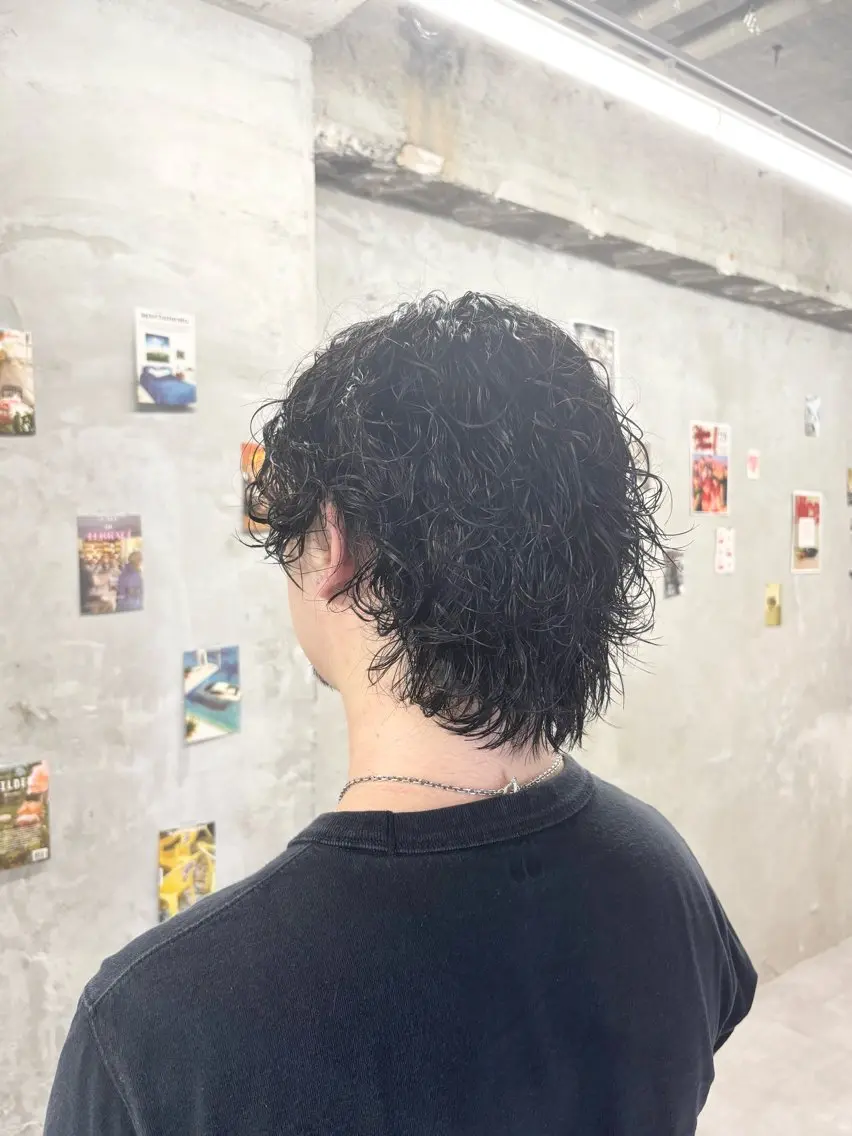 ショート パーマ メンズ メンズパーマ 波巻きパーマ スパイラルパーマ カット パーマ トリートメント door white hideのヘアスタイル