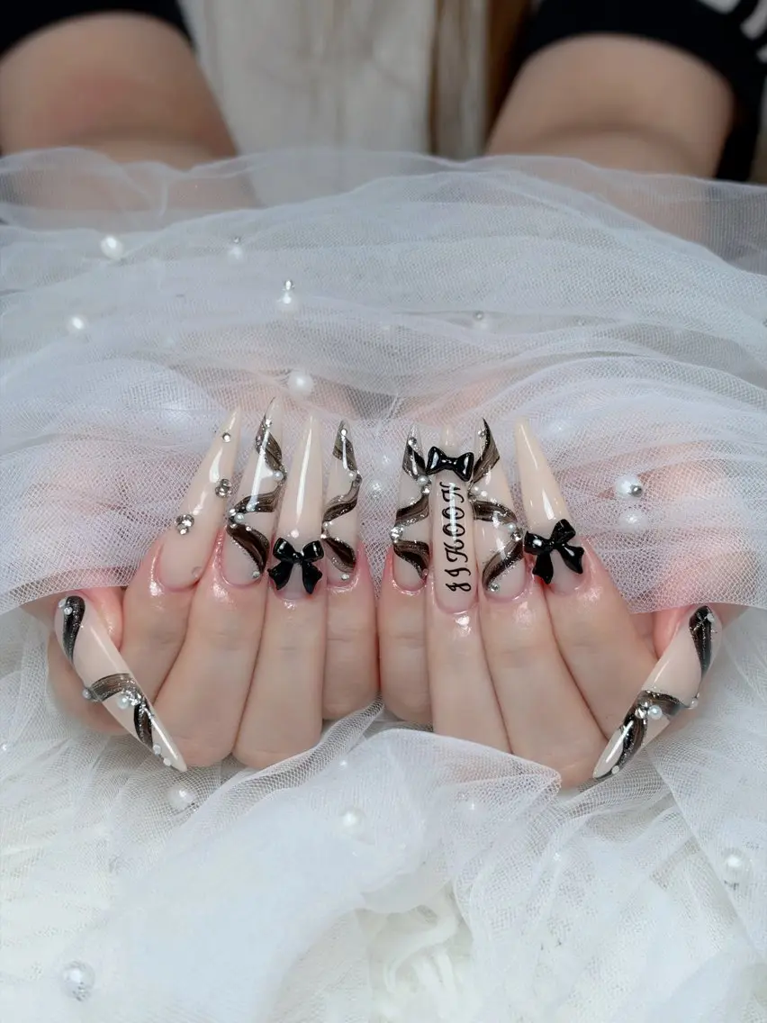 ネイル チークネイル ドット フレンチネイル グラデーション ハート ハンドネイル Julli NailStudioのネイルデザイン