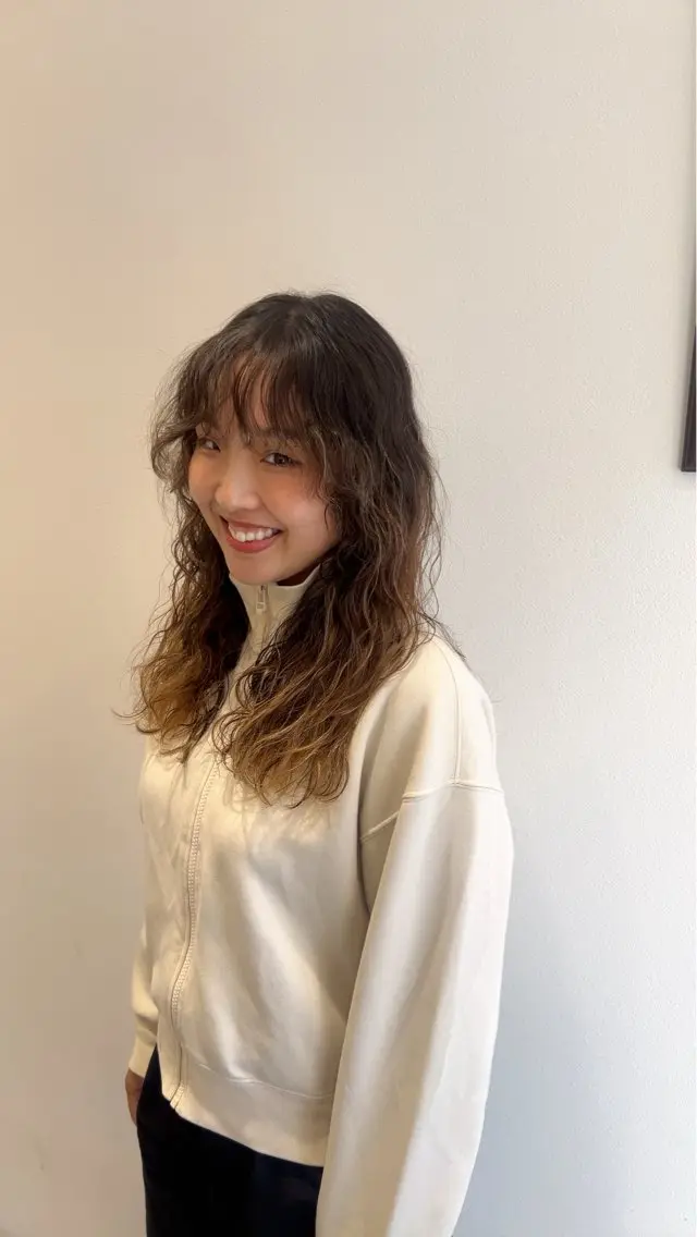 ロング パーマ ロング Emily エミリのヘアスタイル