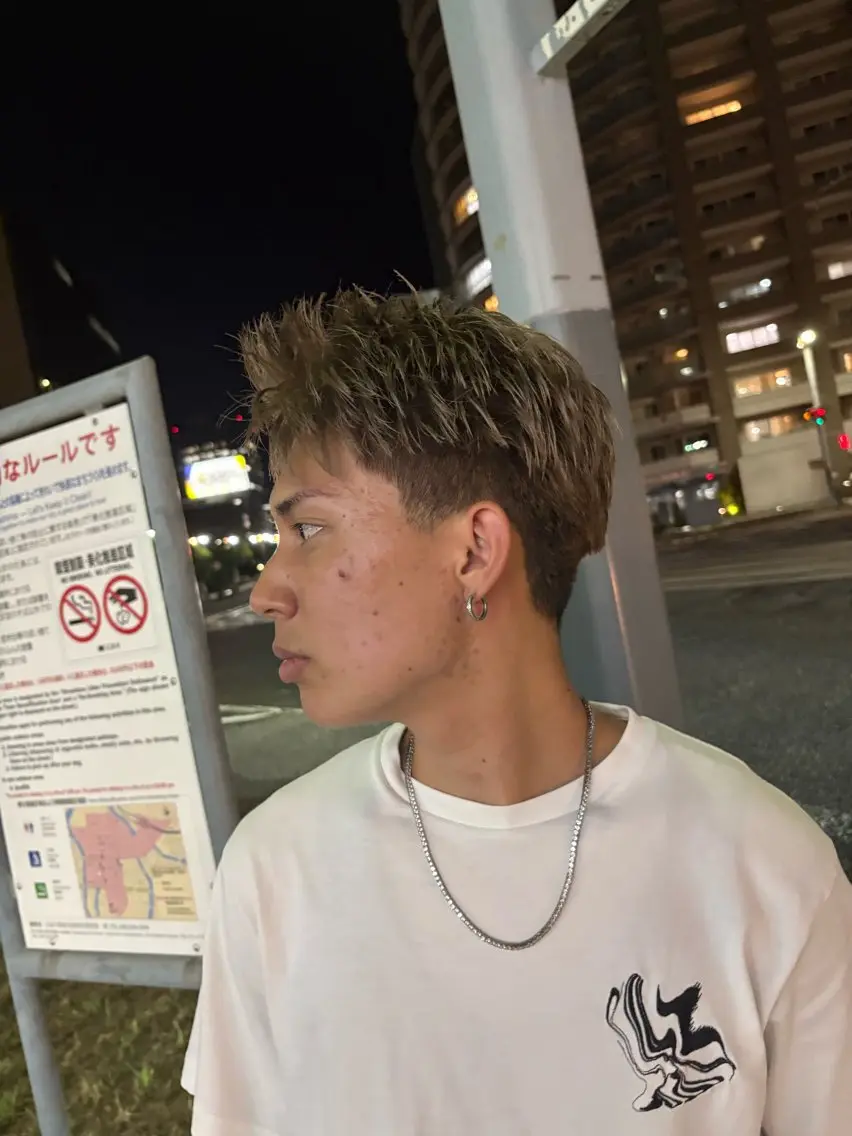 ショート カラー メンズ メンズブリーチ ブリーチ シルバー ヘアカラー 竹保 凜空のヘアスタイル