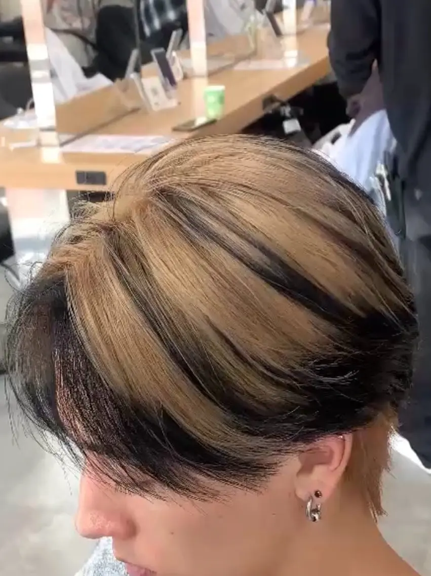 カラー メンズ 青栁 仁也のヘアスタイル