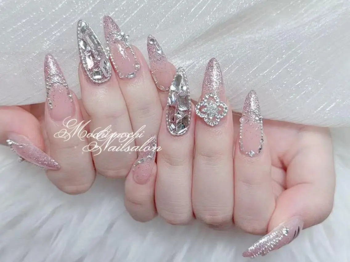 ネイル 長さ出し キラキラネイル 韓国ネイル ロングネイル マグネットネイル ハンドネイル ハンドケア MUNI🎀 NAIL のネイルデザイン