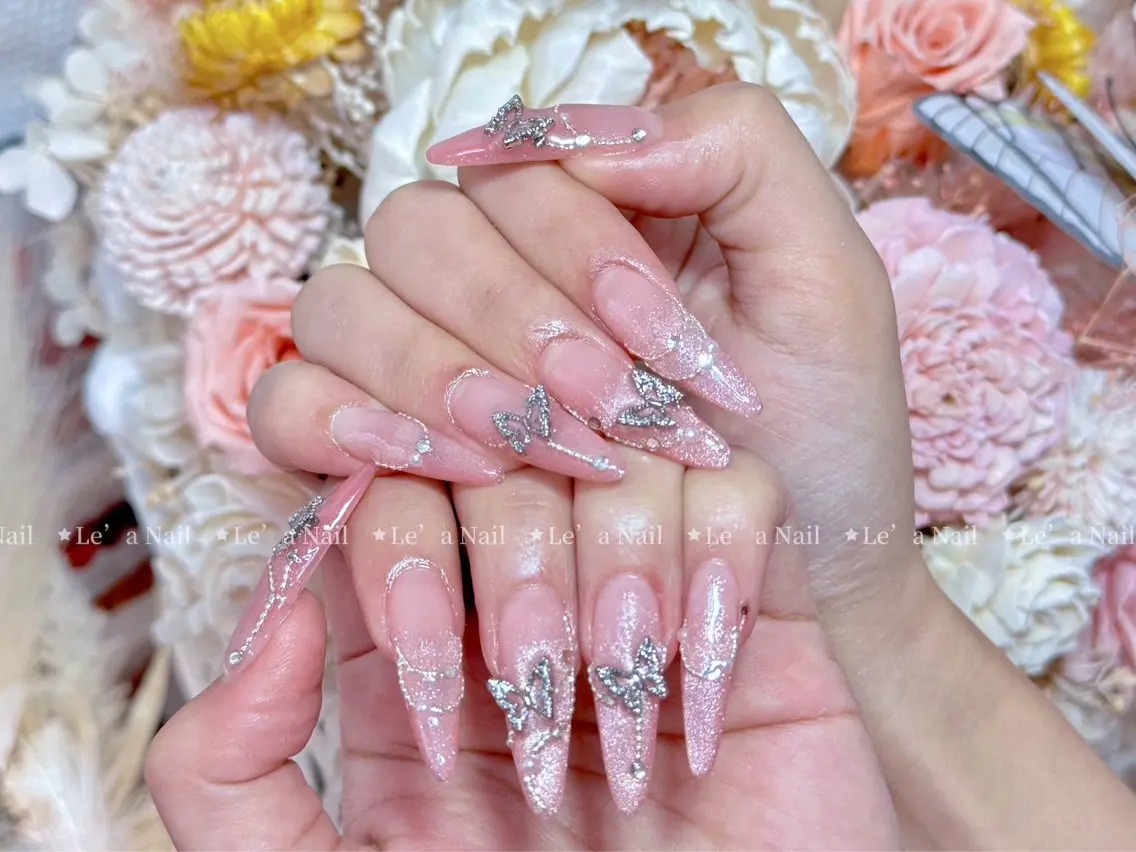 ネイル フラッシュネイル フットネイル フレンチネイル ジェルネイル ガラスフレンチ ハンドネイル ハンドケア Luxe Nail Salonのネイルデザイン