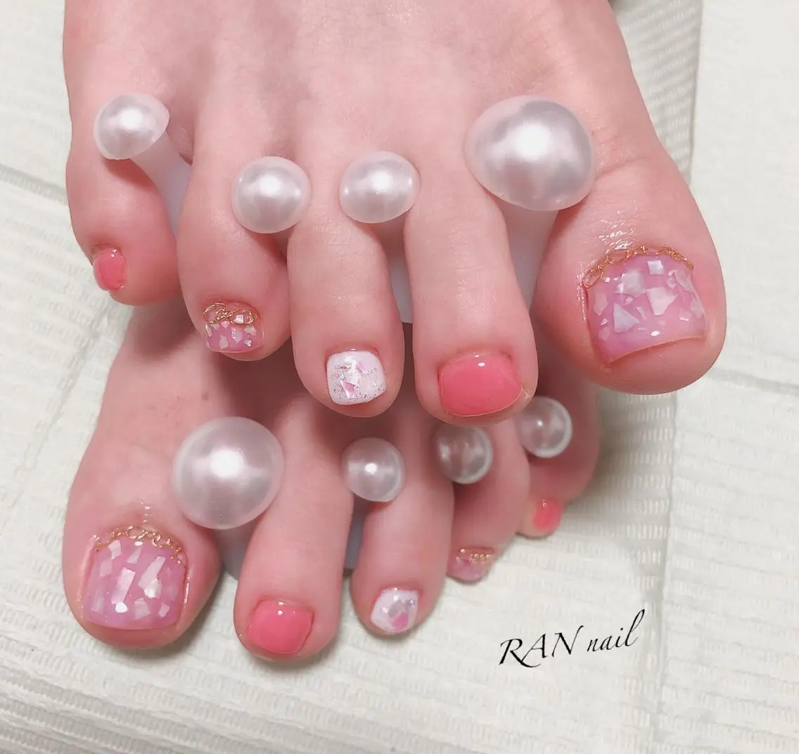 ネイル フットネイル キラキラネイル ニュアンスネイル ピンク パープル ハンドネイル フットネイル RAN nailのネイルデザイン
