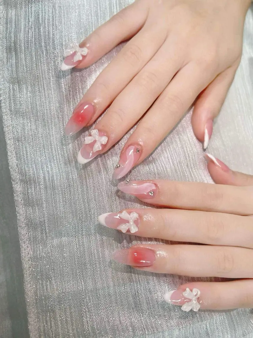 ネイル マグネットネイル ミラーネイル ピンク ネイルチップ 冬ネイル Lee Nailsのネイルデザイン
