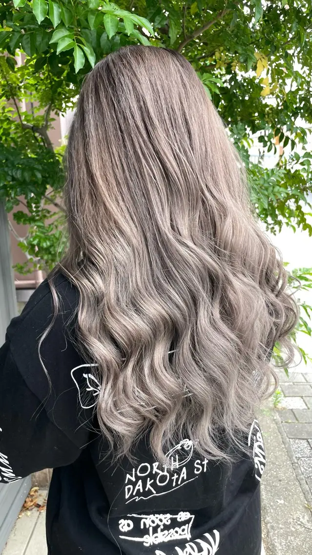 ロング ヘアカラー トリートメント ブリーチ毛矯正.髪質 改善.髪にドラマをのヘアスタイル