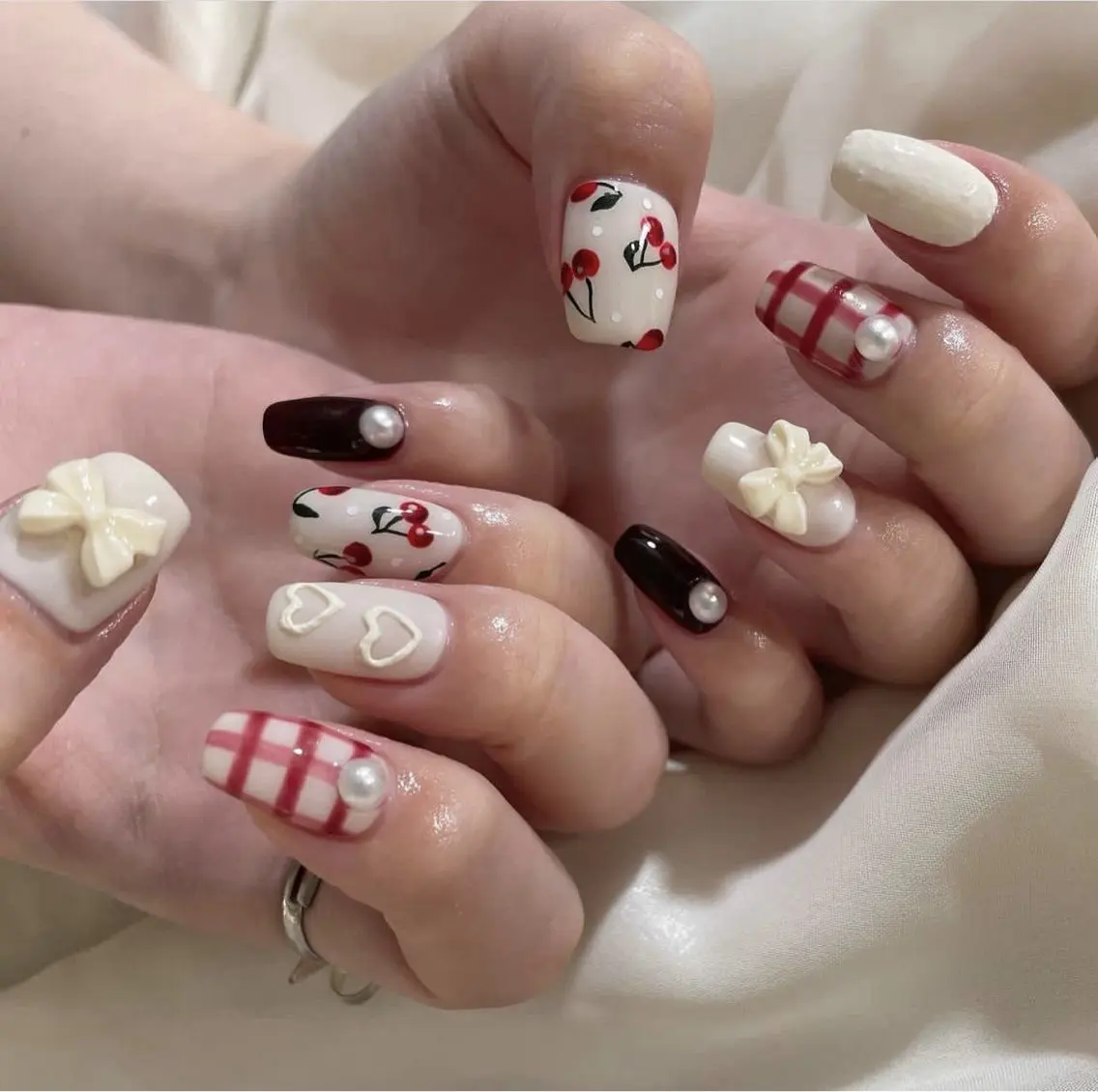 ネイル アートネイル グラデーション キラキラネイル ニュアンスネイル オフィスネイル Jenn Nail Salonのネイルデザイン