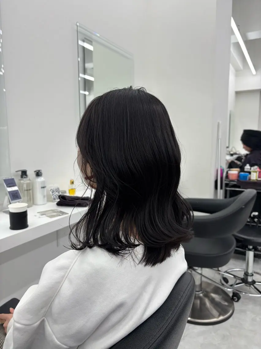 ミディアム 抜け感レイヤー︴ ニュアンスカラーのヘアスタイル
