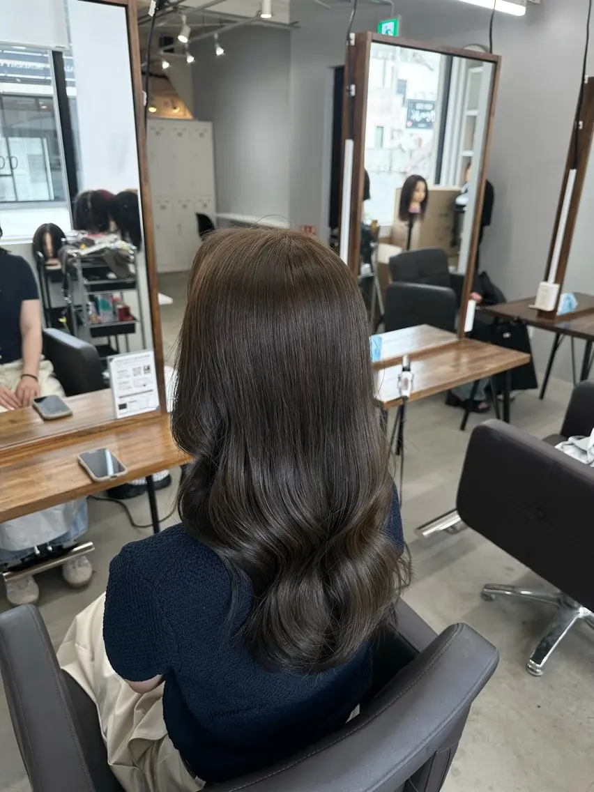 カラー ブリーチ 透明感カラー ブリーチなしカラー 村上 梨緒のヘアスタイル