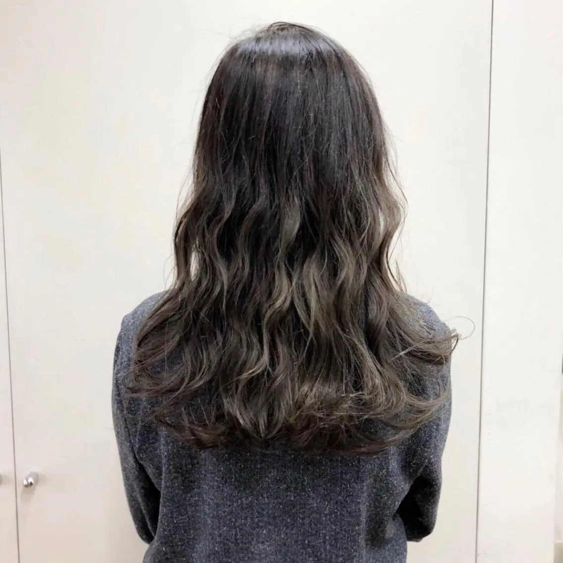 セミロング カラー グラデーションカラー ハイライトカラー ハイライト レイヤーと顔まわり 大好き❣️関口拓馬のヘアスタイル