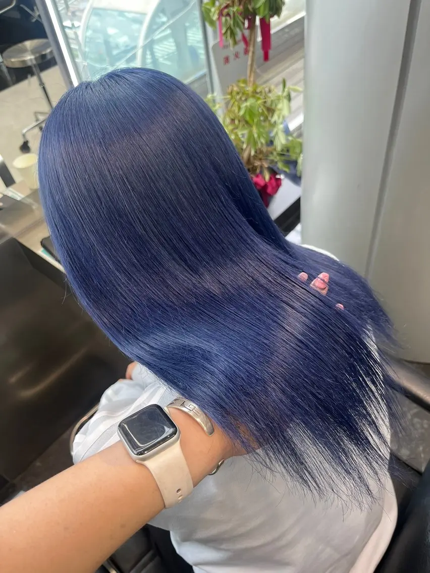 ミディアム カラー ヘアアレンジ ブリーチ ブルーカラー 透明感カラー ネイビーカラー ヘアカラー トリートメント ヘアセット ハイトーン/透明感 髪質改善/rinaのヘアスタイル