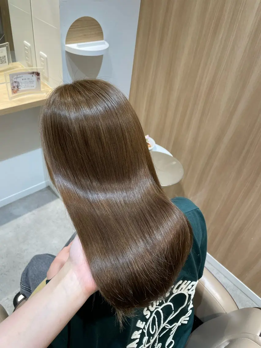 セミロング カラー ベージュカラー MIKU .のヘアスタイル