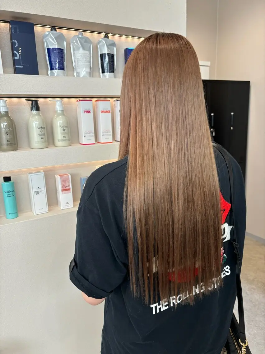 ロング カラー ベージュカラー ブリーチ ミルクティーベージュ 角谷 靖子のヘアスタイル