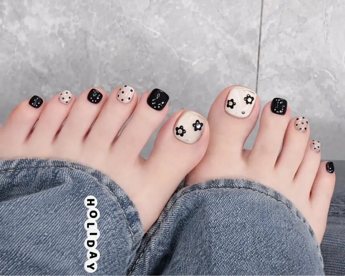 ネイル チークネイル 長さ出し フラッシュネイル フレンチネイル グラデーション フットネイル AN NAIL SALONのネイルデザイン