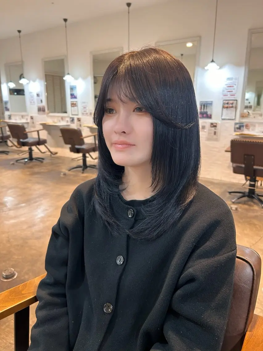 セミロング 顔周りカット レイヤーカット 中島 花彩のヘアスタイル