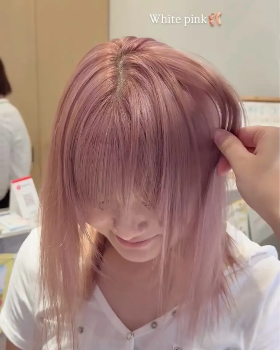 セミロング カラー ヘアカラー ハイトーン、カラー 特化⟡.·すわ☁️のヘアスタイル