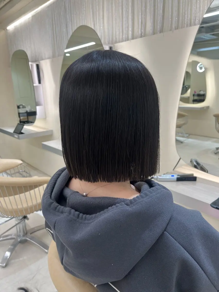 ミディアム カット トリートメント 切りっぱなしボブ/ 艶カラー/綾莉のヘアスタイル