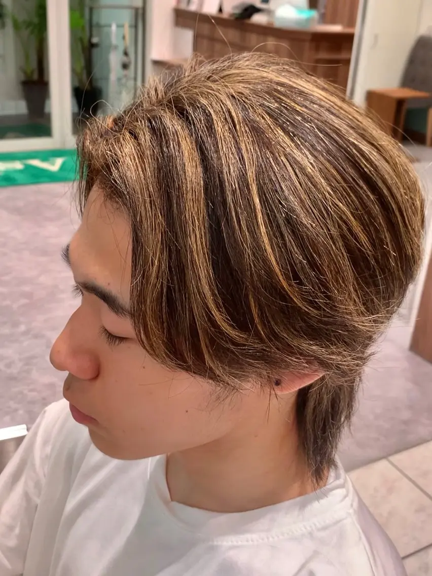 《ハイライト》一色じゃ物足りない方💜ダブルカラー➕ケアブリーチハイライト➕トリートメント付き🌈の写真