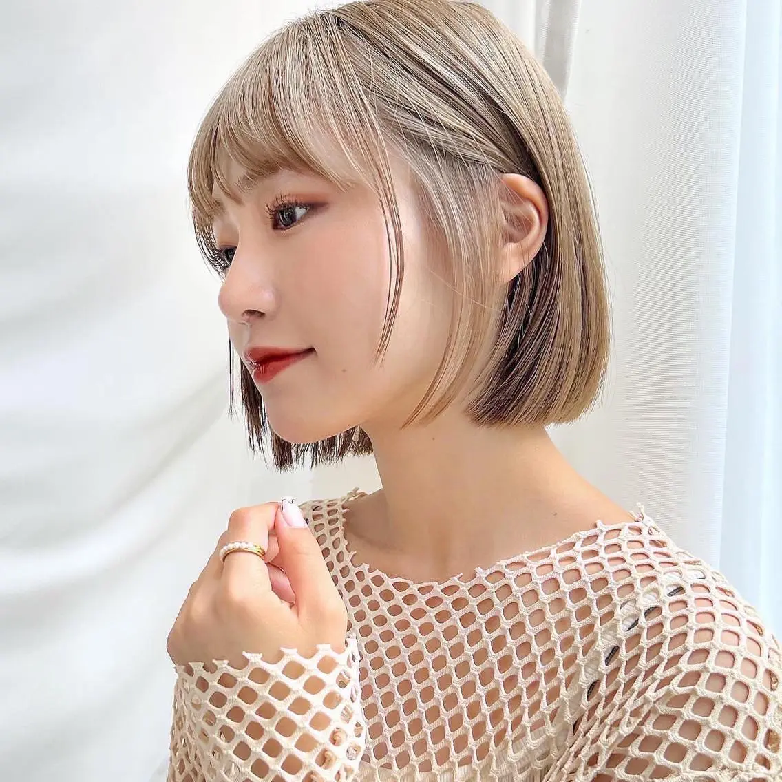 ミディアム カラー ベージュカラー 透明感カラー グレージュ ボブ カット ヘアカラー トリートメント レイヤー専門家 ダブルカラー修のヘアスタイル
