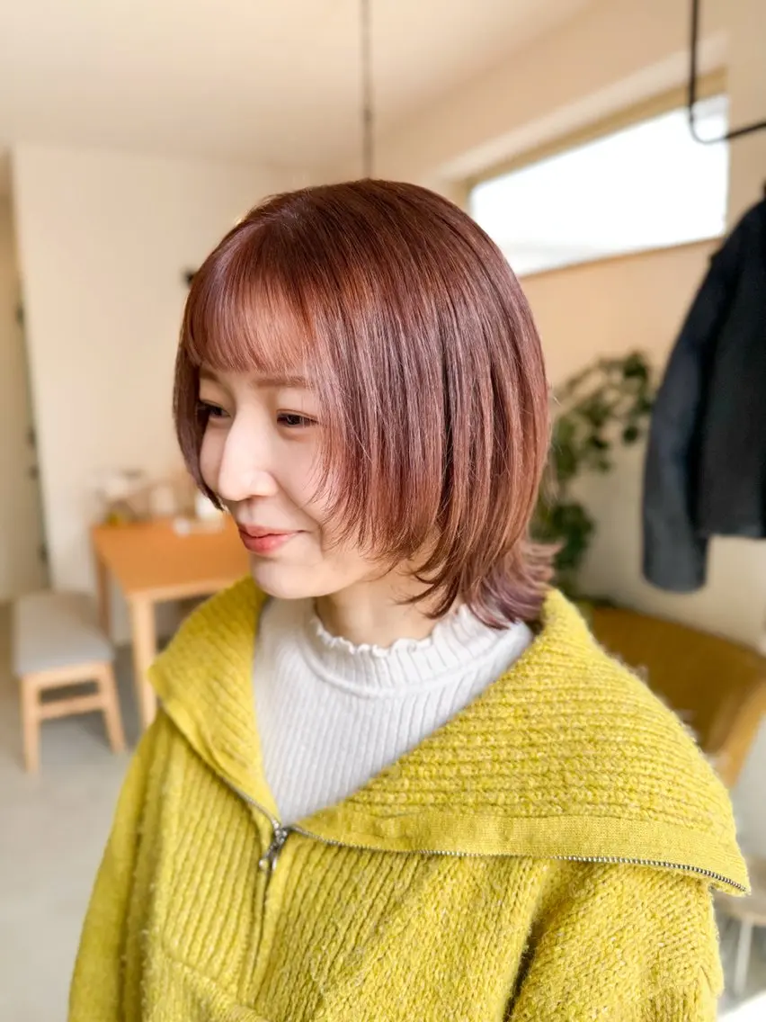 ミディアム 顔まわりレイヤー 顔周りカット レイヤーカット オン眉 サイトウ ヒトミ 【メイヘア】のヘアスタイル