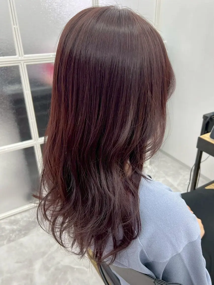 ミディアム バイオレットブラウン ヘアカラー トリートメント 岸下 理緒のヘアスタイル