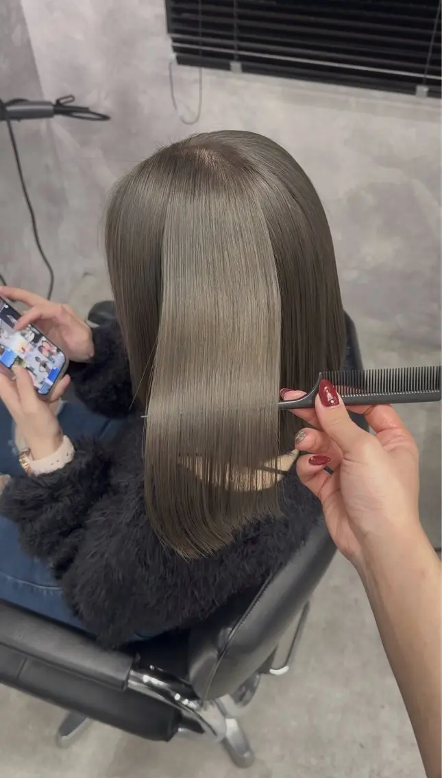 ミディアム ヘアカラー 泉水 彩希のヘアスタイル
