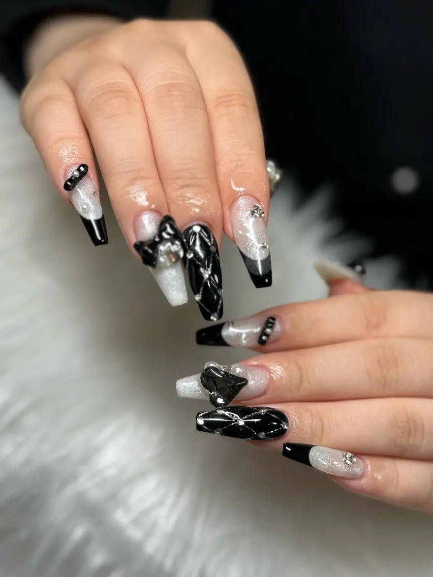 ネイル オーロラネイル フレンチネイル ジェルネイル ハロウィン キラキラネイル ハンドネイル H.baby Nail Salonのネイルデザイン