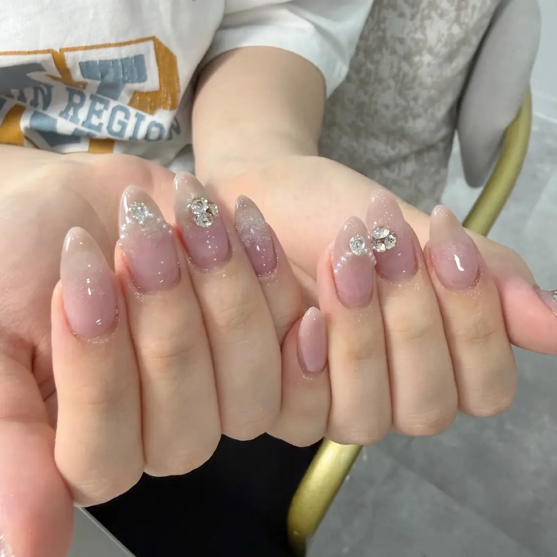 ネイル チークネイル フレンチネイル ジェルネイル ガーリー キラキラネイル ハンドネイル UM Nail Salonのネイルデザイン