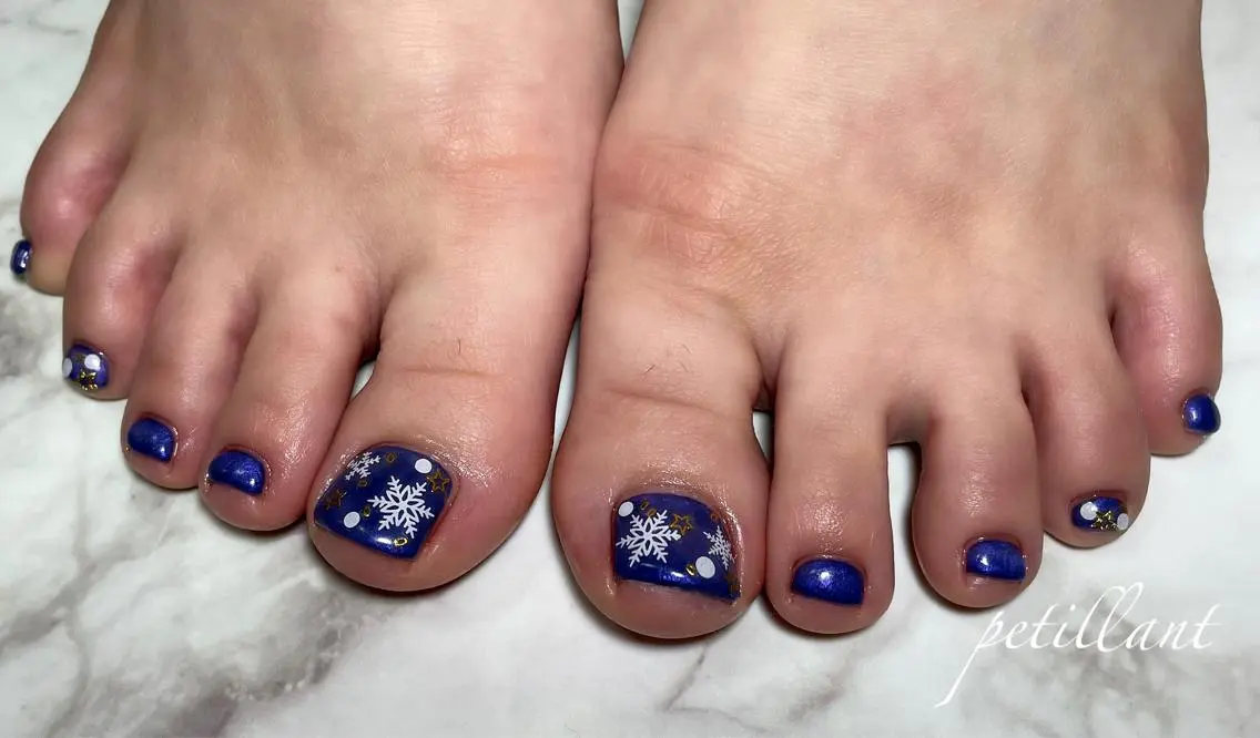 ネイル オーロラネイル ブルー キラキラネイル フットネイル nail salon petillantのネイルデザイン