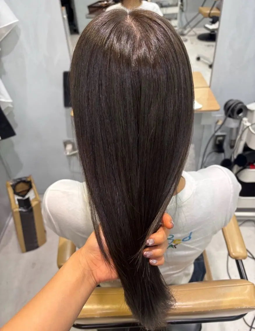 ロング ヘアカラー 油井 緋織のヘアスタイル