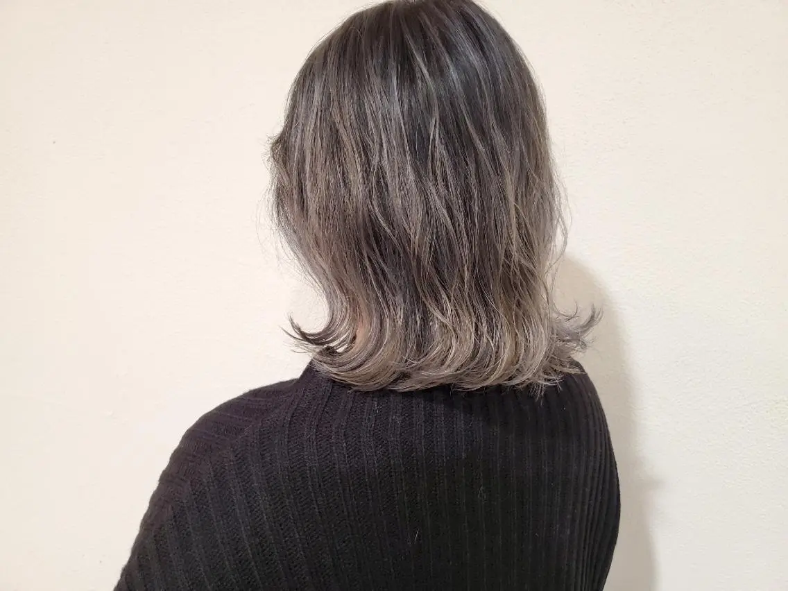 セミロング カラー ブリーチ パ ルのヘアスタイル