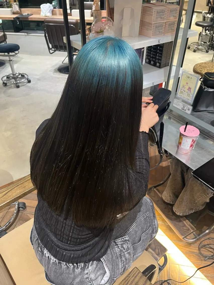 ロング ヘアカラー 志賀 楓のヘアスタイル