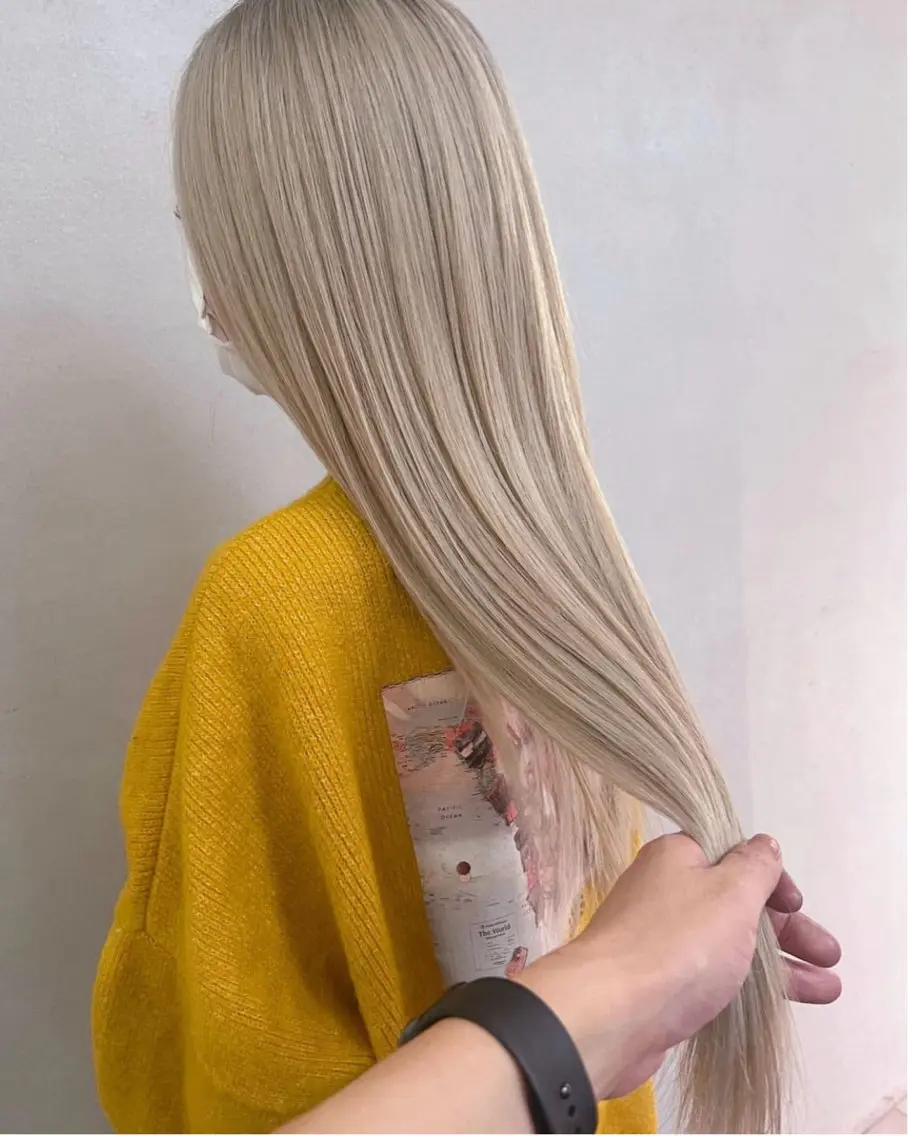 ロング カラー ブリーチ ブロンド ダブルカラー ハイライトカラー ホワイトブロンド ヘアカラー トリートメント CHERIEブリーチ ダブルカラー 天神のヘアスタイル