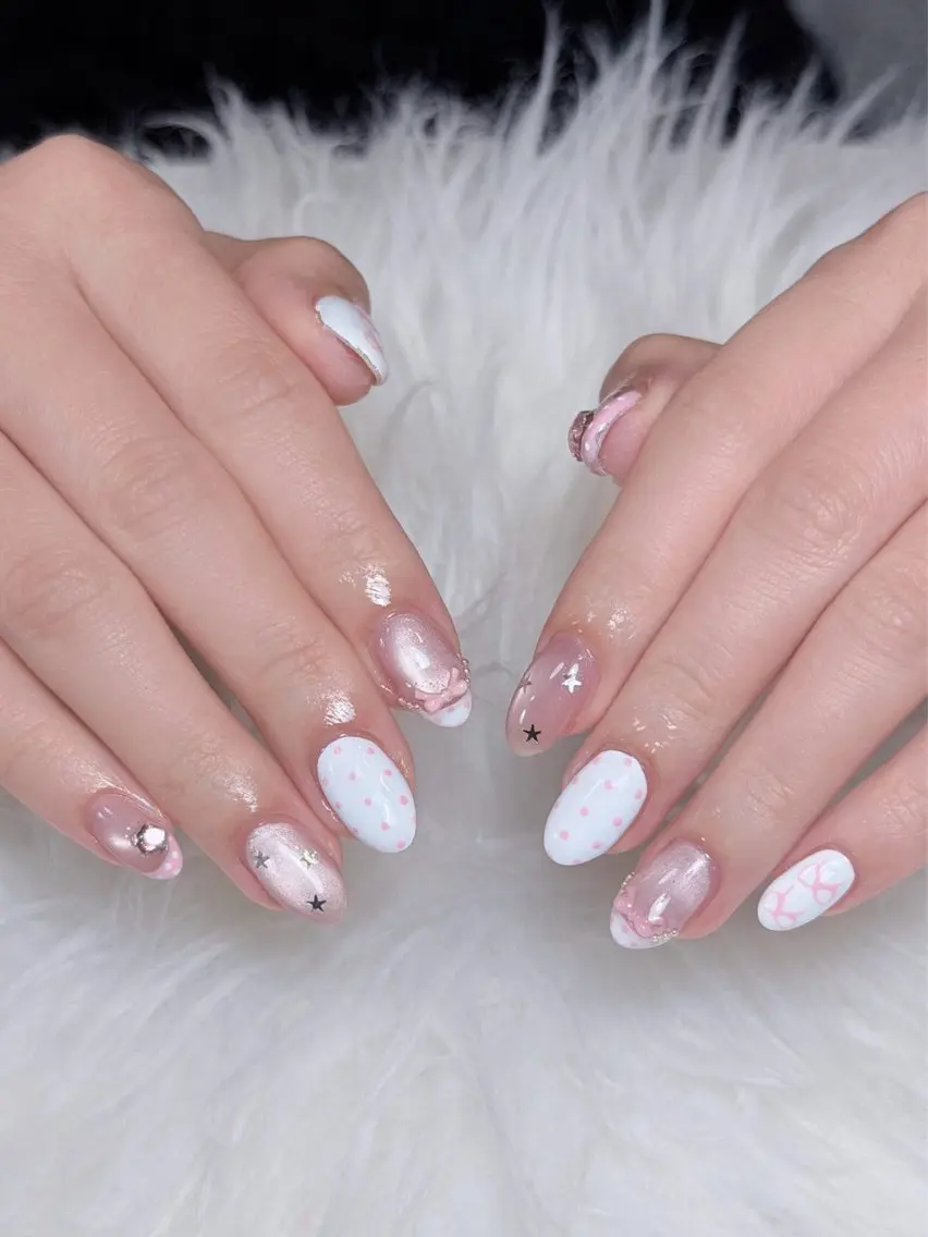 ネイル チークネイル ドット フレンチネイル グラデーション ハート ハンドネイル Julli NailStudioのネイルデザイン