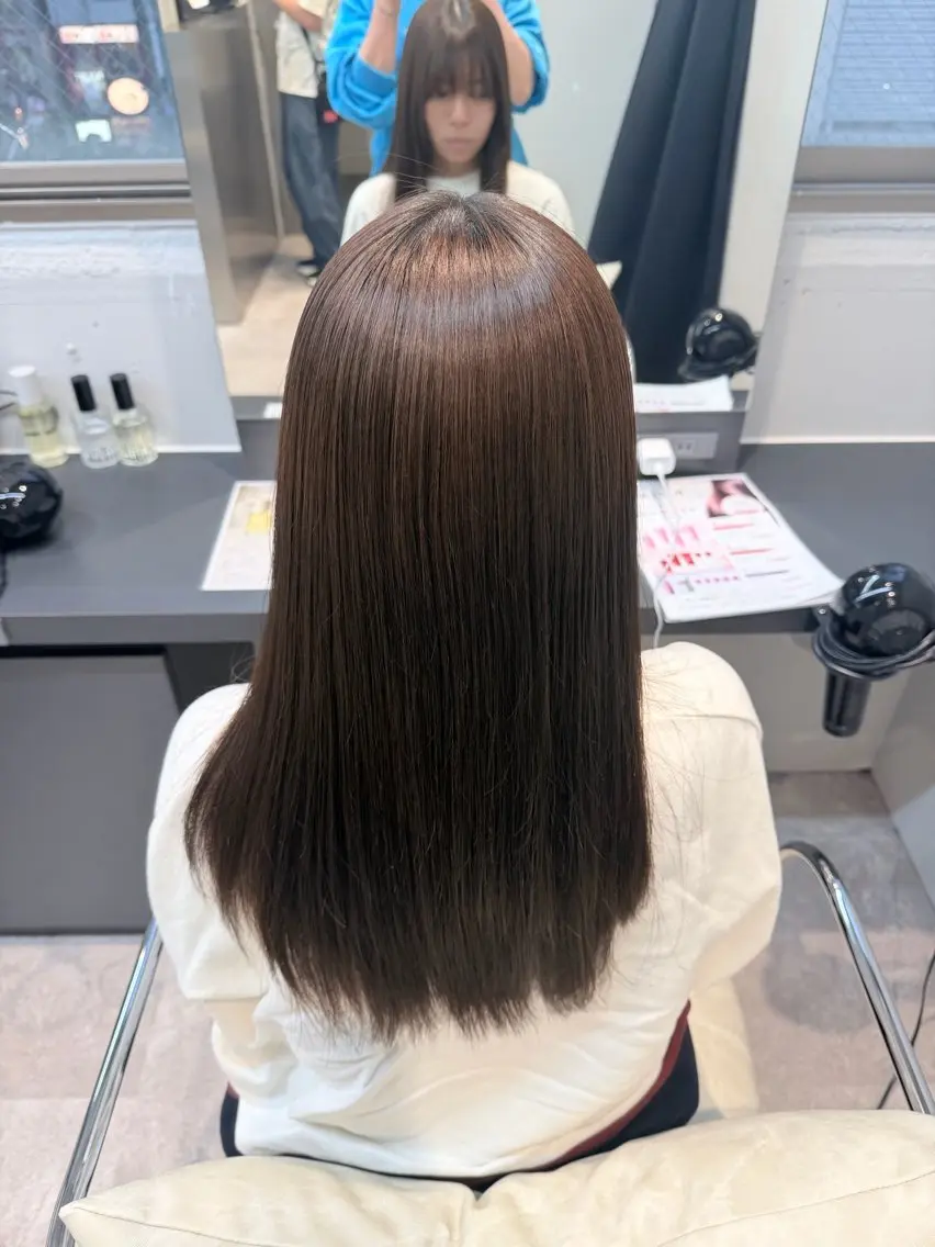 セミロング パーマ 🍀カラー特化透明 感ベージュ｜けいなのヘアスタイル