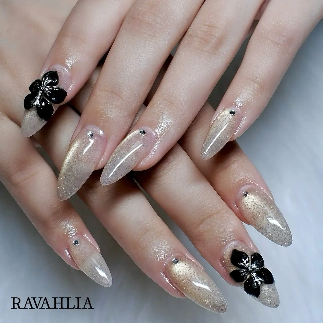 ネイル ハンドネイル nail room RAVAHLIAのネイルデザイン