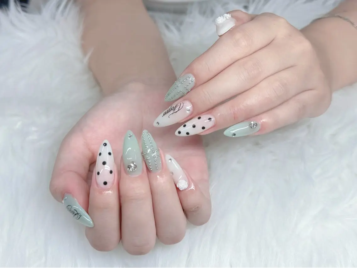 ネイル ジェルネイル 韓国ネイル マグネットネイル ワンホンネイル ハンドネイル GOHOUBI Nail 心斎橋店のネイルデザイン