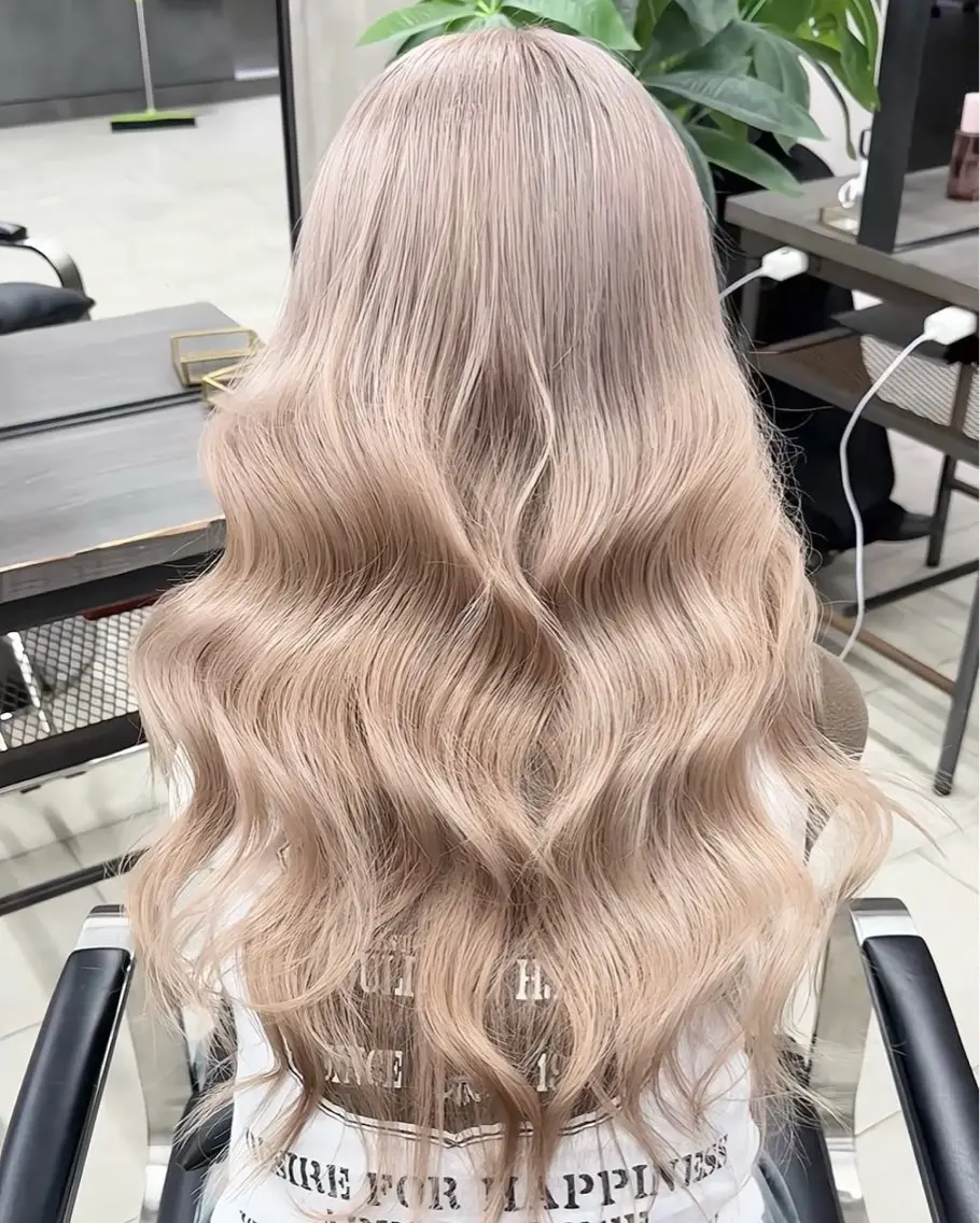 ロング カラー ベージュカラー ミルクティーベージュ カット ヘアカラー トリートメント 心斎橋/✨ハイトーン ✨/isseiのヘアスタイル