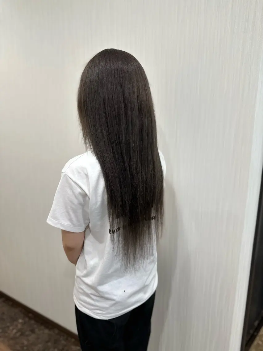 ロング TOMOMI /フロレゾンのヘアスタイル
