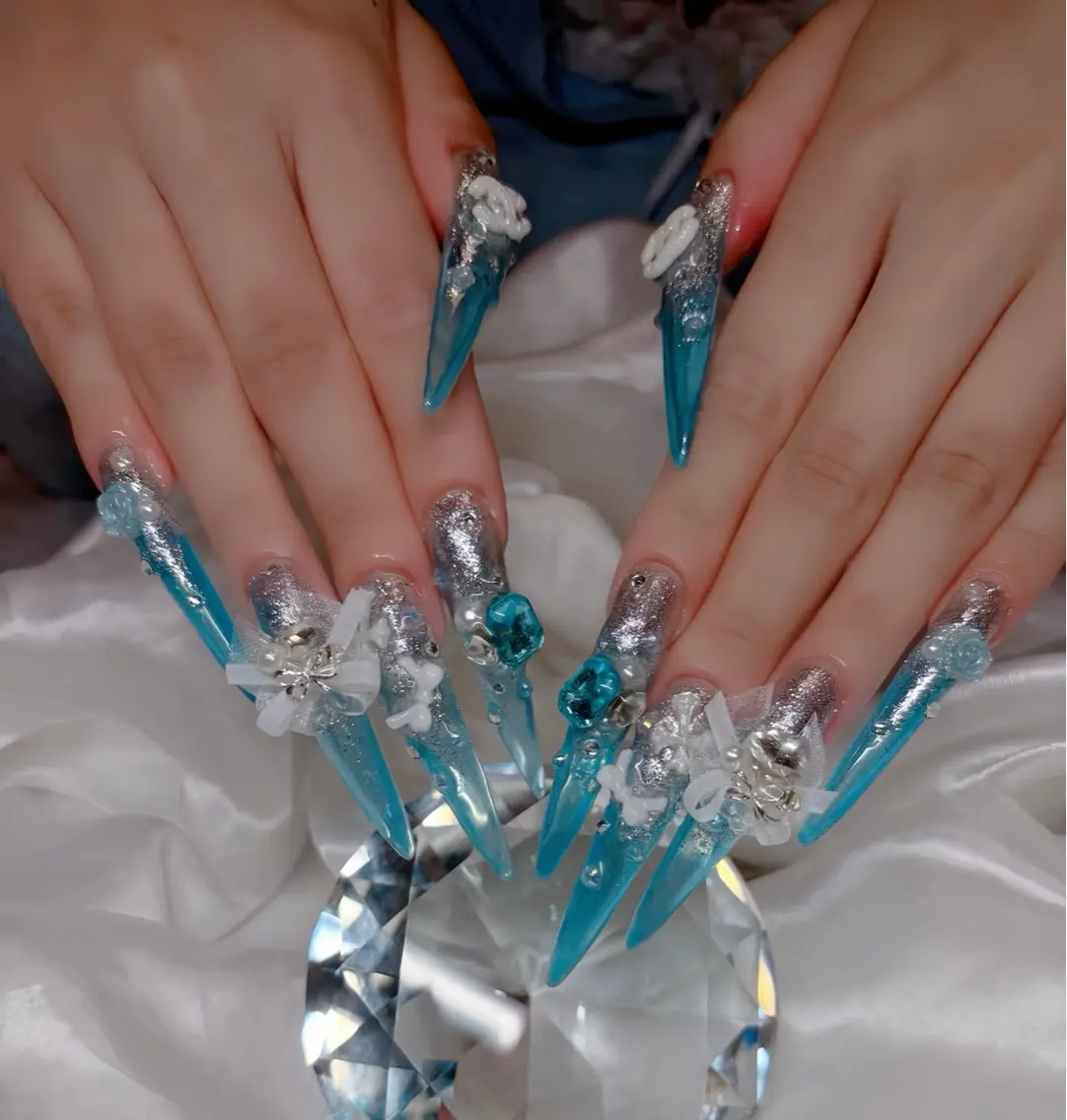 ネイル オーロラネイル チークネイル 桜ネイル クリアネイル ドット ハンドネイル Rin Nail 新大久保店のネイルデザイン