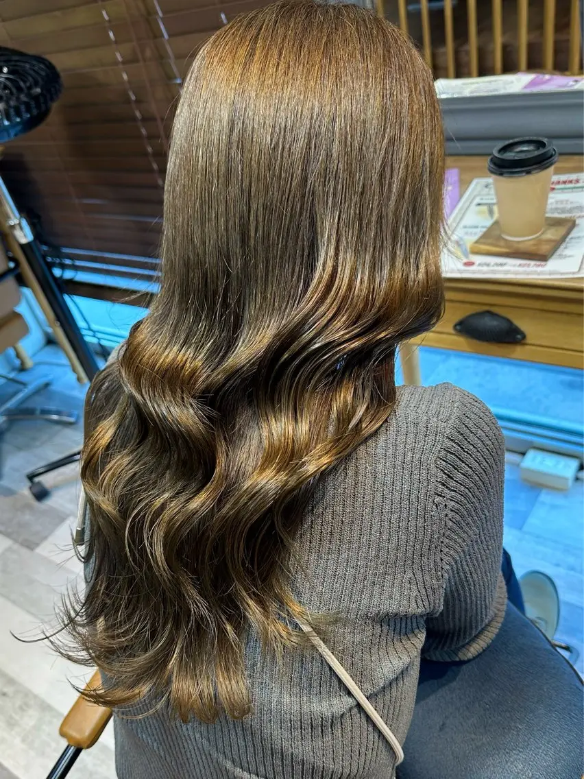 セミロング カラー ベージュカラー オリーブベージュ カット ヘアカラー トリートメント 和田 直也のヘアスタイル