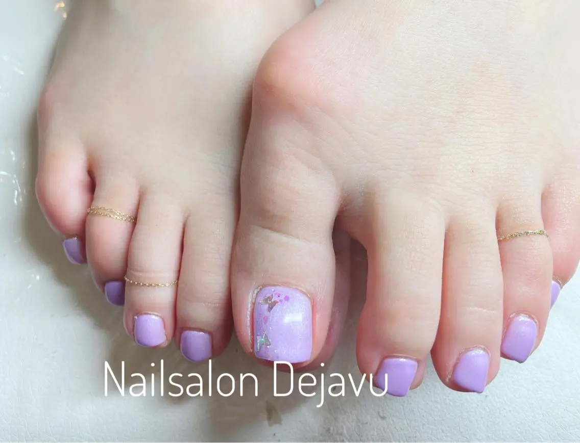 ネイル アートネイル フットネイル ジェルネイル ラメ(グリッター) ワンカラーネイル Nail salon Dejavu 🌿のネイルデザイン