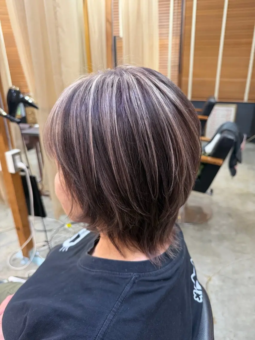 ショート ハイライト 廣野 愛香のヘアスタイル