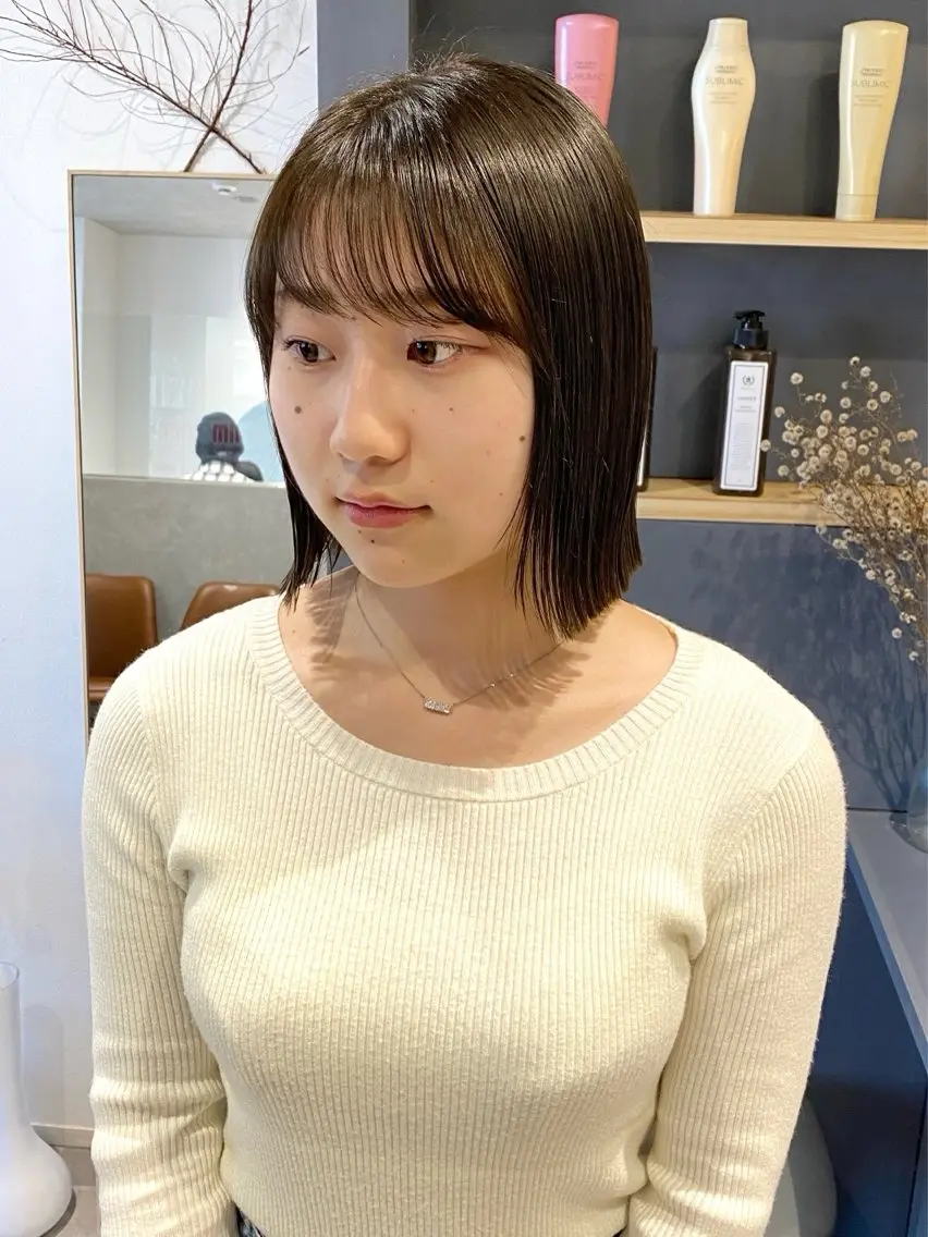 ミディアム 切りっぱなしボブ ボブ 外ハネヘア カット ヘアカラー トリートメント saki🌼ボブ× 透明感カラー🌼のヘアスタイル