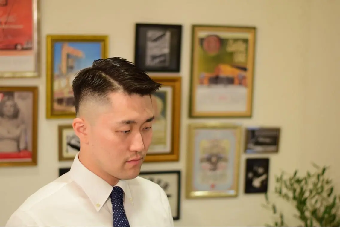 ショート カラー パーマ メンズ マツエク・マツパ フェードカット 濡れパン スキンフェード 石鳶 勝のヘアスタイル